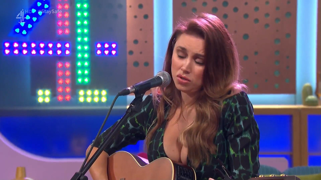 Una Healy 160820.mp4_snapshot_09.17_[2020.08.16_21.50.26]