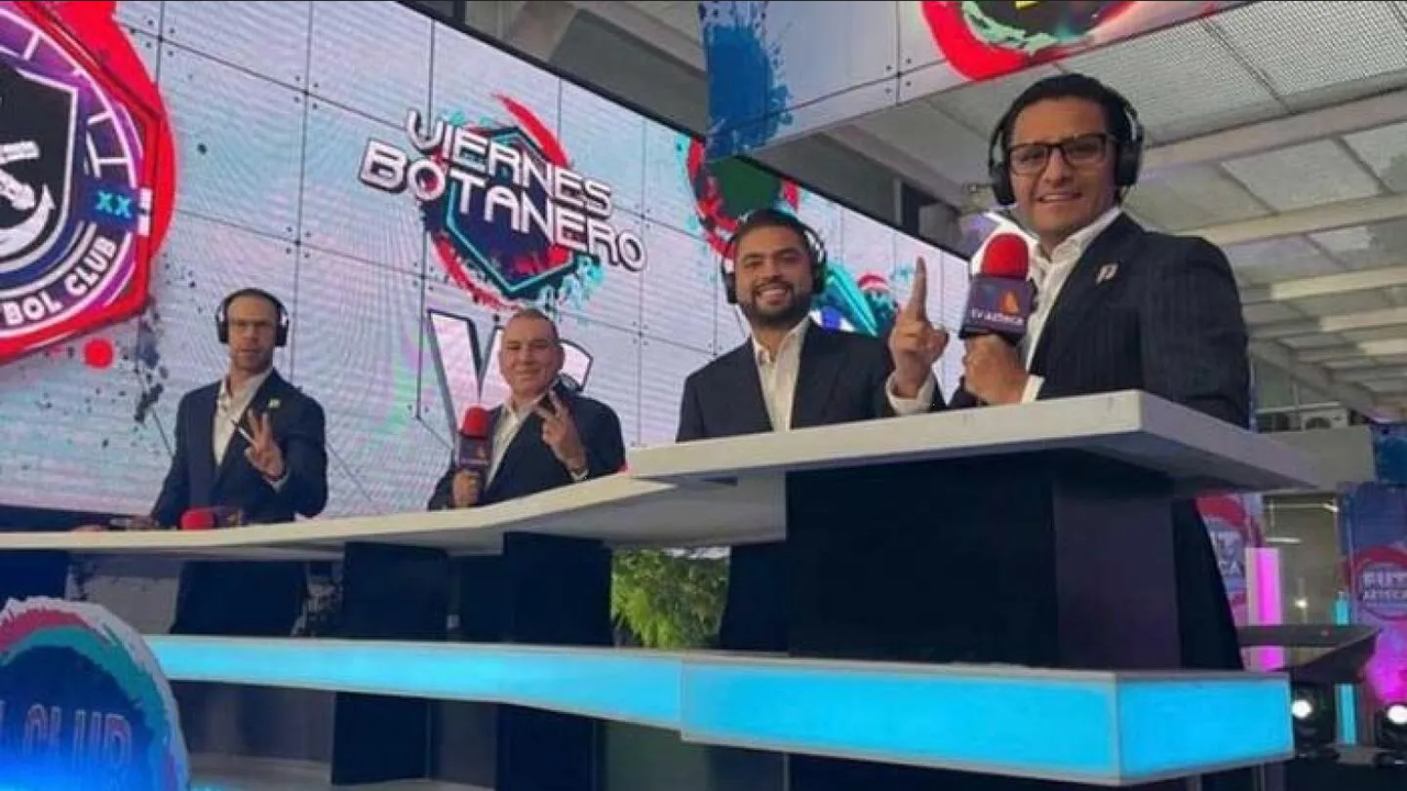 TUDN se roba a un miembro del equipo de Martinoli en TV Azteca