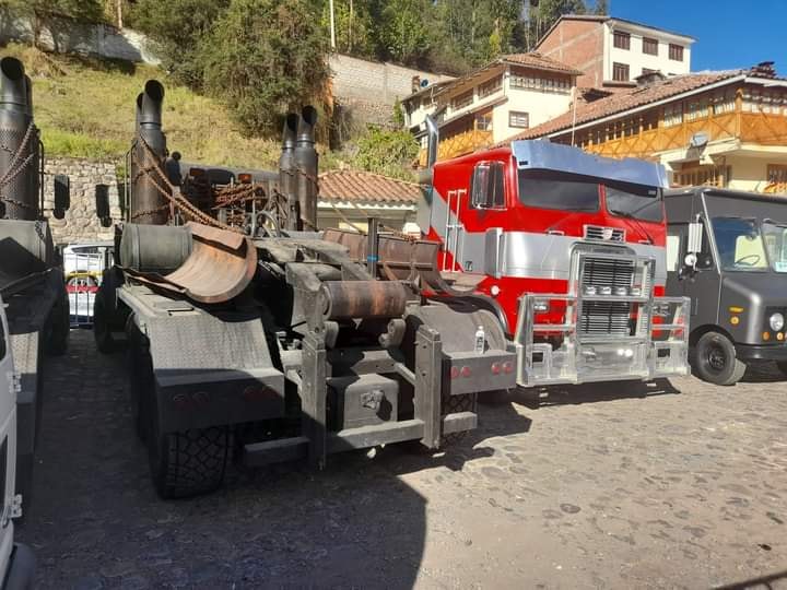 33-Rise-Of-The-Beasts-In-Cuzco-Autobot-Terrorcon-Cars