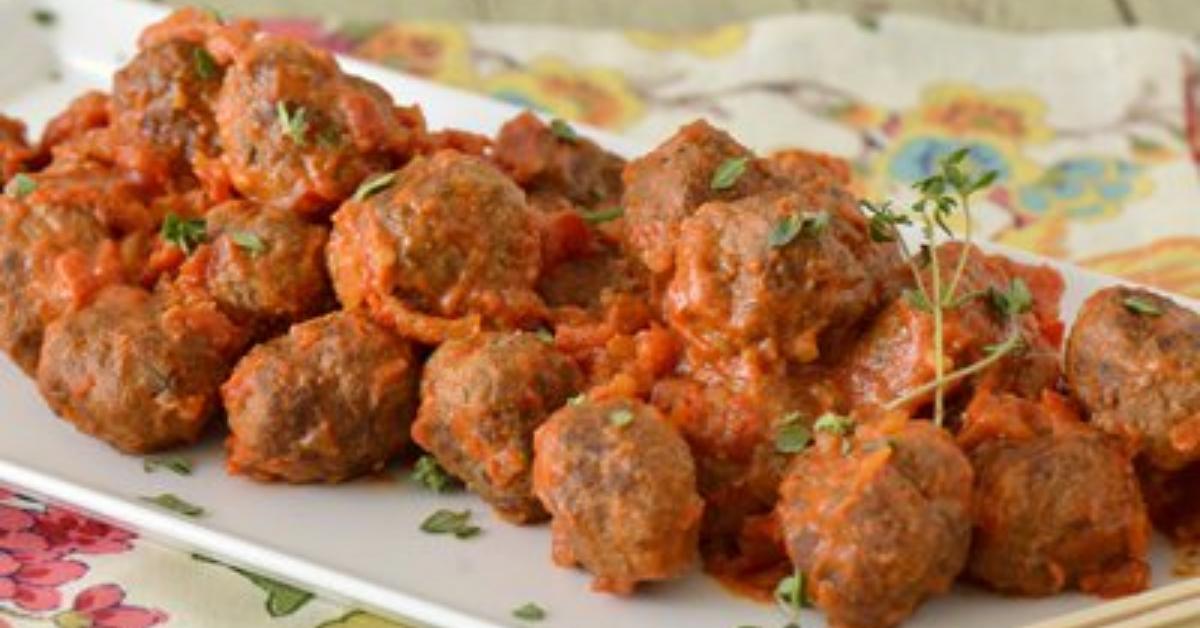 Albóndigas Puertorriqueñas (Salsa cremosa)