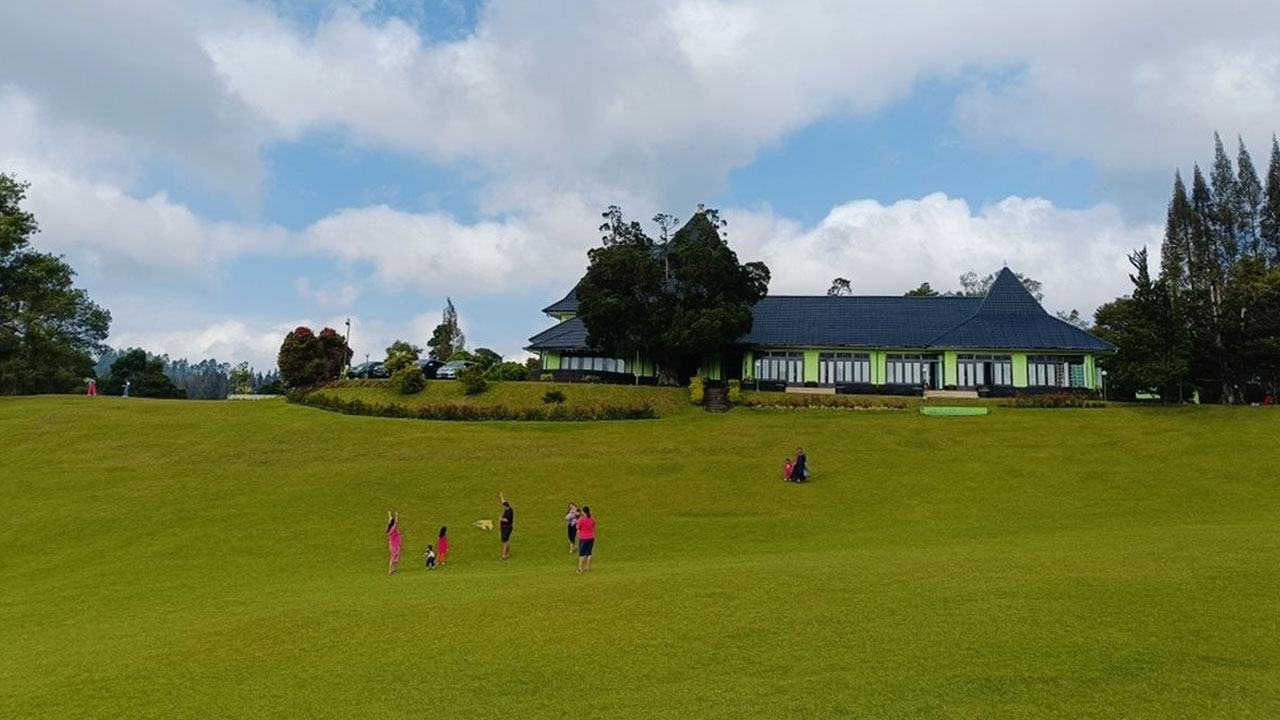 Menikmati Keindahan Alam di Wisata Bukit Kubu Berastagi
