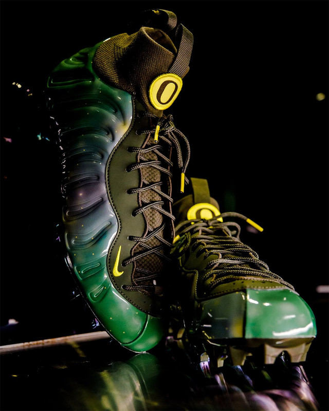 nike-vaporposite-galaxy-oregon-ducks-3.jpg