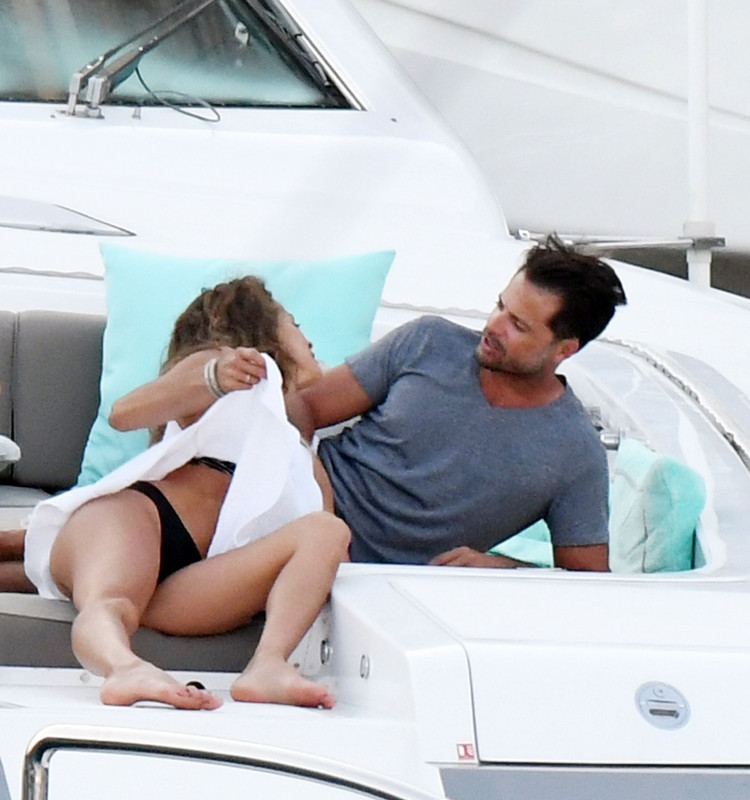 Brooke-Burke-Sexy-17-thefappeningblog.com_-1