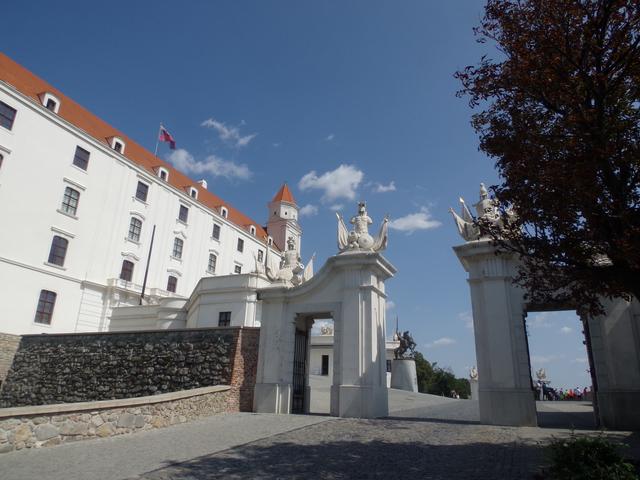 Bratislava: Iglesia Azul, Castillo, Slavin y traslado a Praga - Viena - Bratislava - Praga (5)