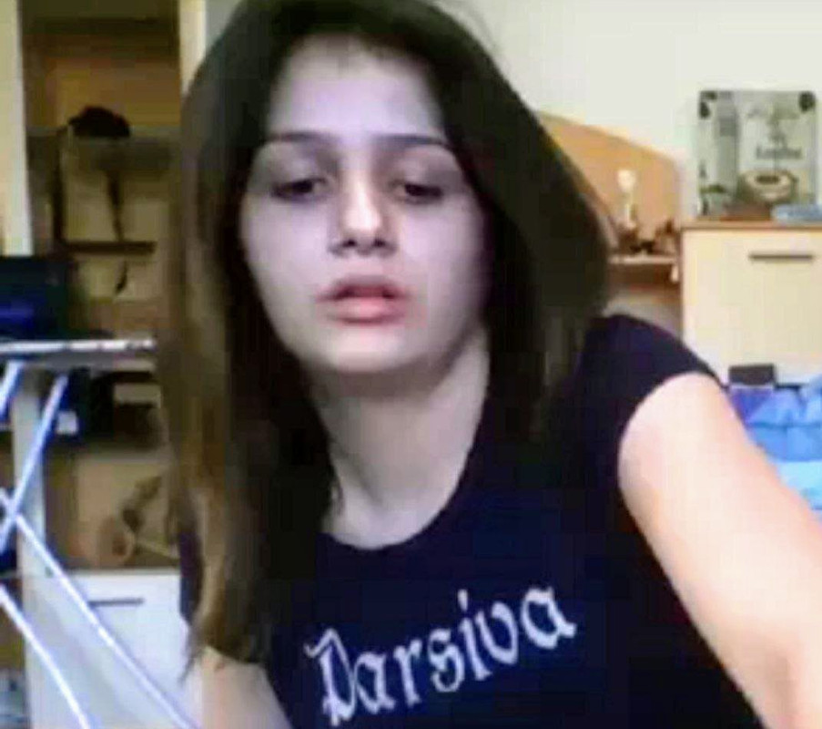 British babe on black top and pink panty live on webcam