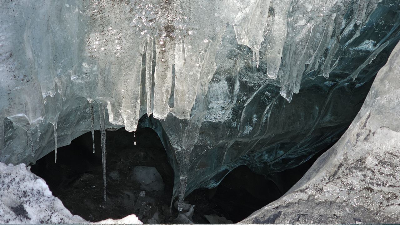 已經在融化的冰塊，教練說這種的可能中午一熱，下午就消失了。真的是每個月甚至每週來都不一樣