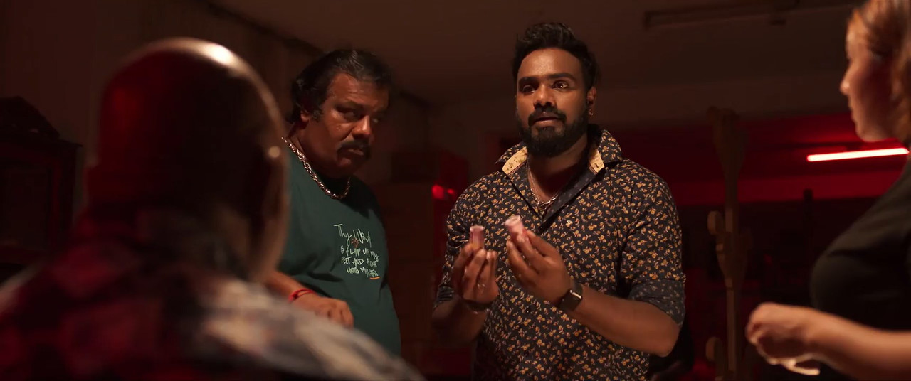 DD Returns 2023 WebRip [Tamil] 480p 720p ESub Screenshot