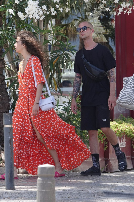 Chiara-Scelsi-UpskirtSTARS.com-1024x1536 (18)