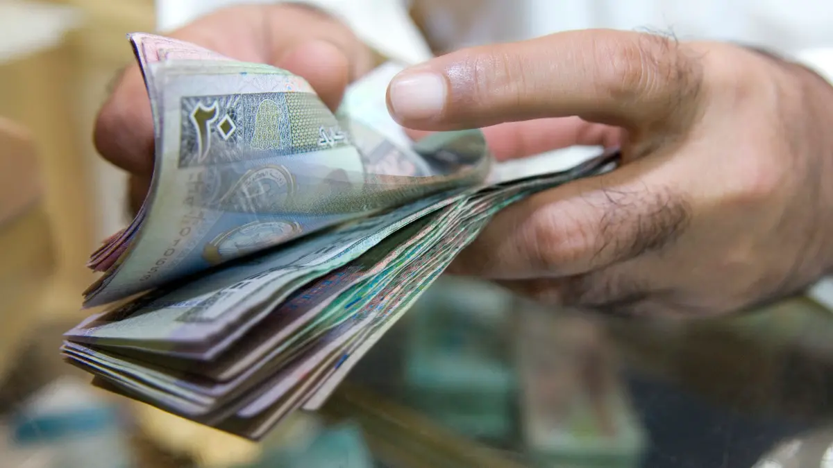 أسعار النفط تخطت سعر الموازنة 92.9 دولار للبرميل وتنعش السيولة