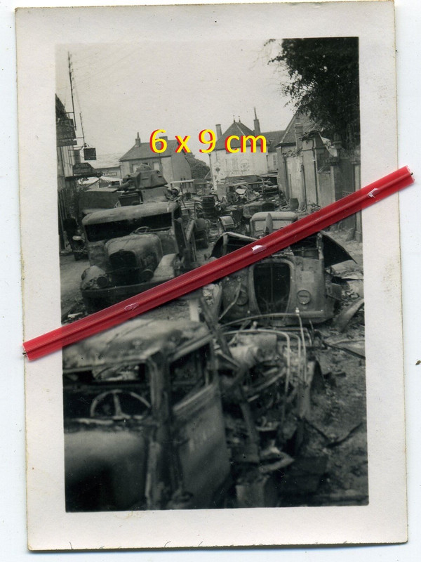 Foto Avallon voll mit zerstörter Technik LKW s K