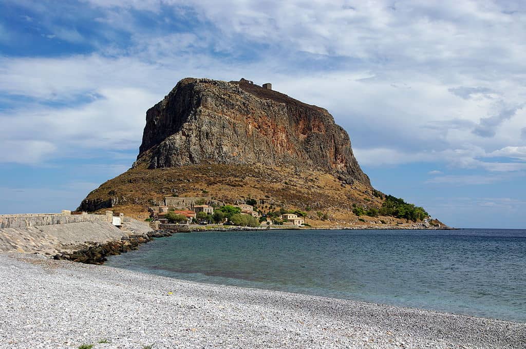 1024px-GR-monemvasia-felsen.jpg