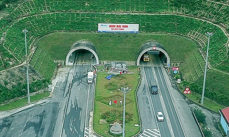 [Hình ảnh bên trong hầm Hải Vân]