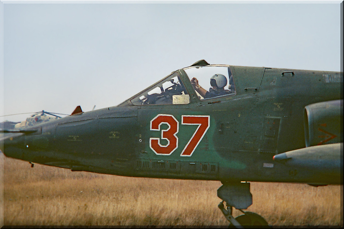 357 OSHAP Su-25 37 Red (cn 25508107032) Brandis