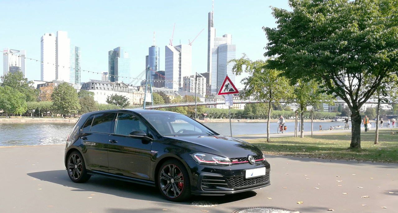 41116966_2252521858300988_2860838215051378688_o