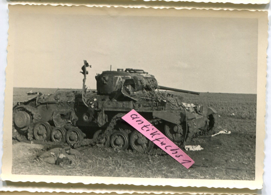 Panzer aus Rußland  mit A und Volltreffer an der Front im 2.WK