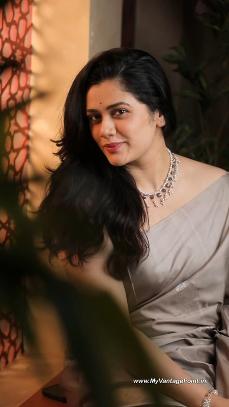 13-Girija-Oak-Beautiful-Look-in-Saree-for-Jewellery-Ad-My-Vantage-Point