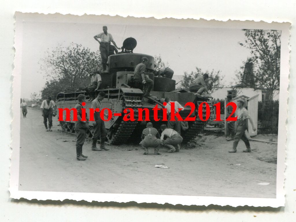 Foto, Wehrmacht, zerstörter Panzer der Russen, N