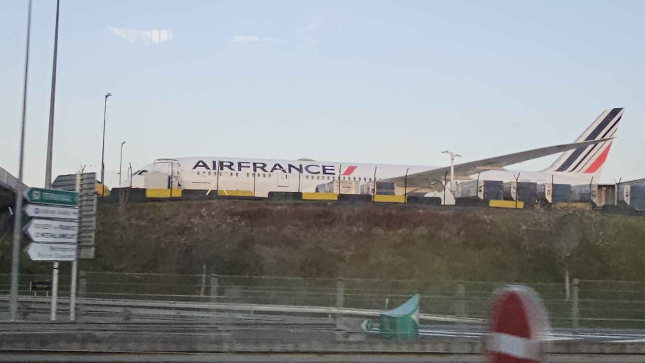 看到飛機就知道機場到了