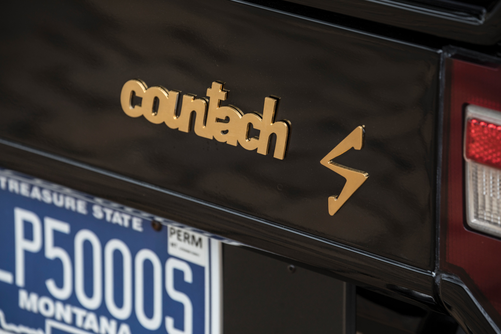 logo countach