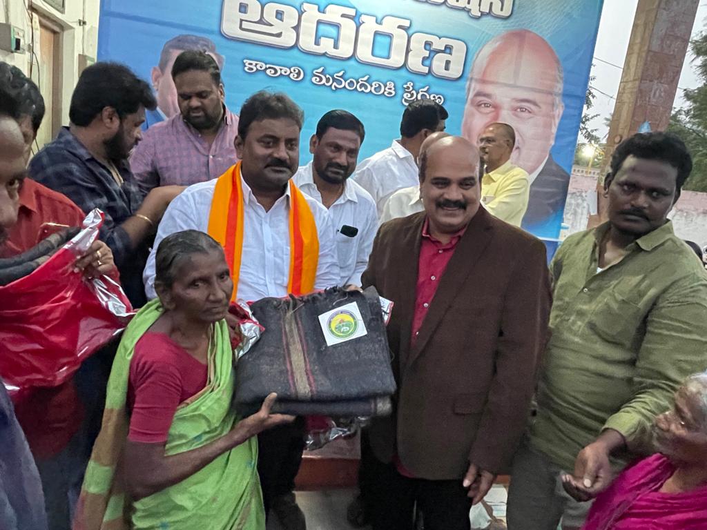 తానా ఫౌండేషన్ ఆధ్వర్యంలో  వెంట్రప్రగడలో కుట్టు మిషన్లు ట్రై సైకిళ్లు పంపిణీ..