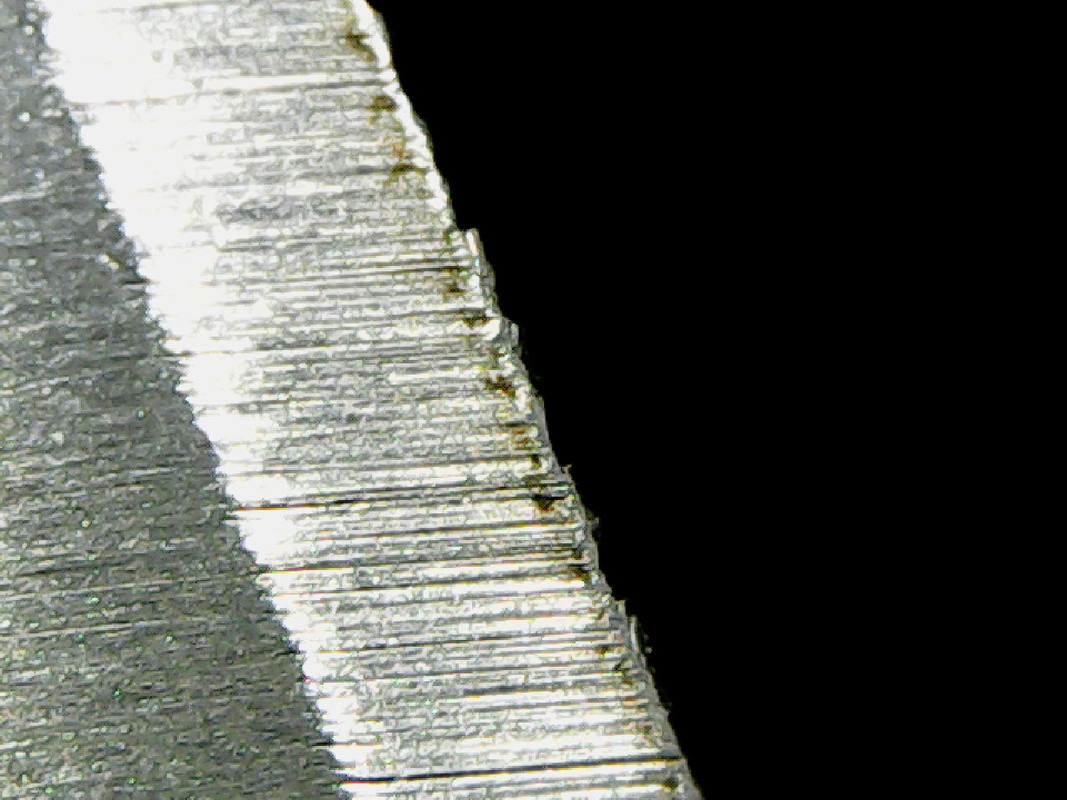 Edge - Spyderco Military S90V - 13