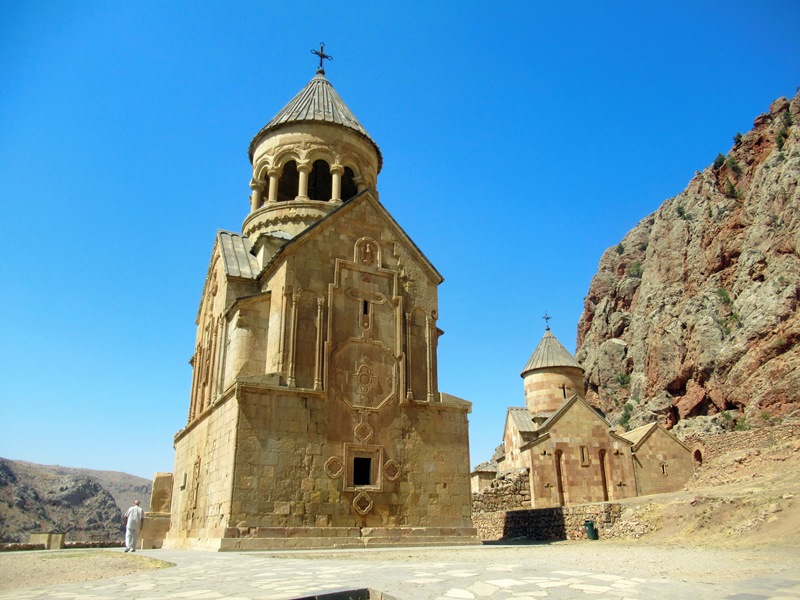 Армения - страна храмов, гор, камней и...