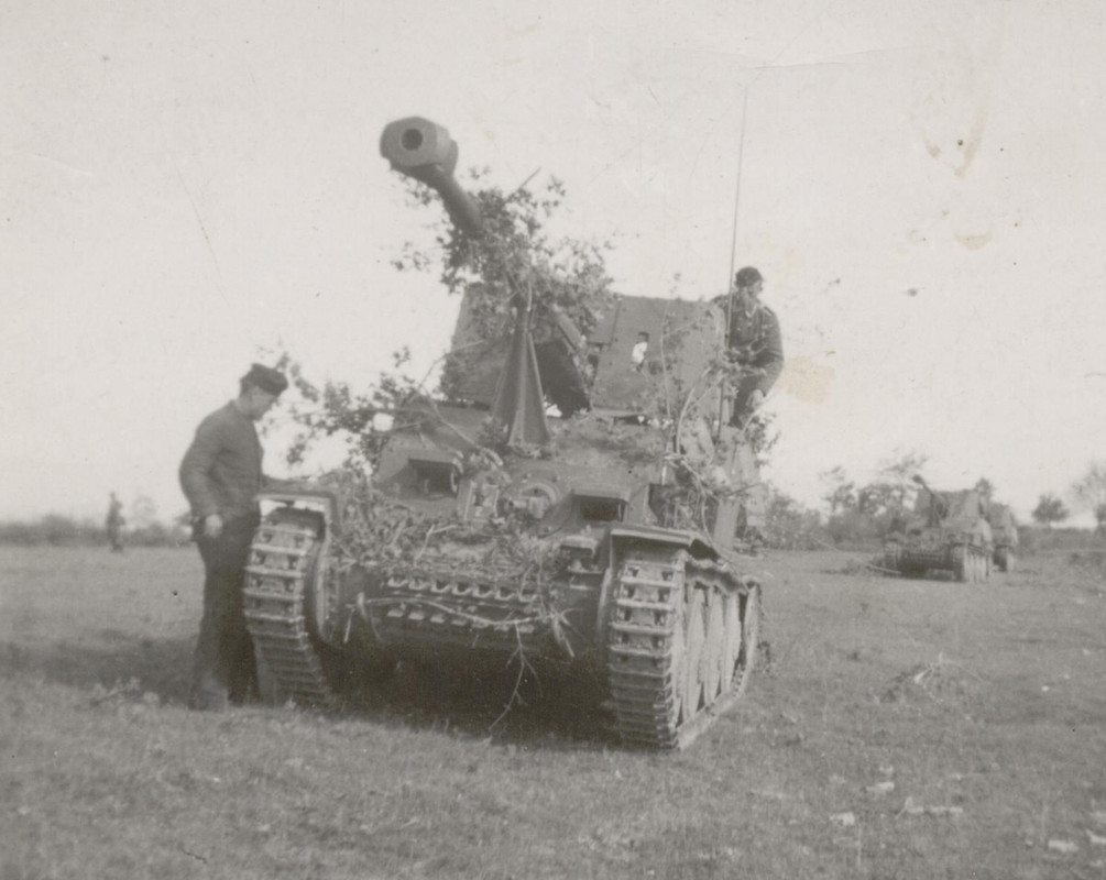 Panzerjäger MARDER III  getarnt im Felde