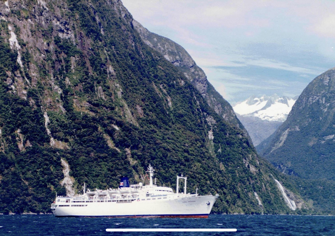 EF415371-4747-4261-A4E6-9AFFF2797592