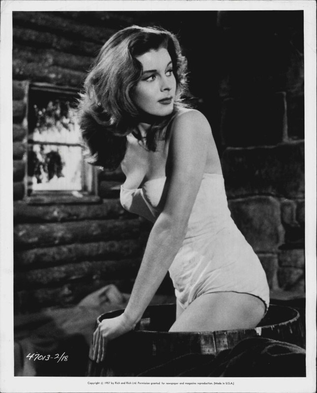 Elaine_Stewart_a68