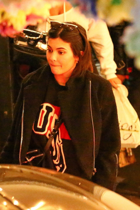 kylie-jenner-night-out-in-sherman-oaks-05-11-2018-4