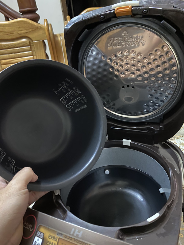 F728B556-0733-47B9-9EB9-4E389D503E04