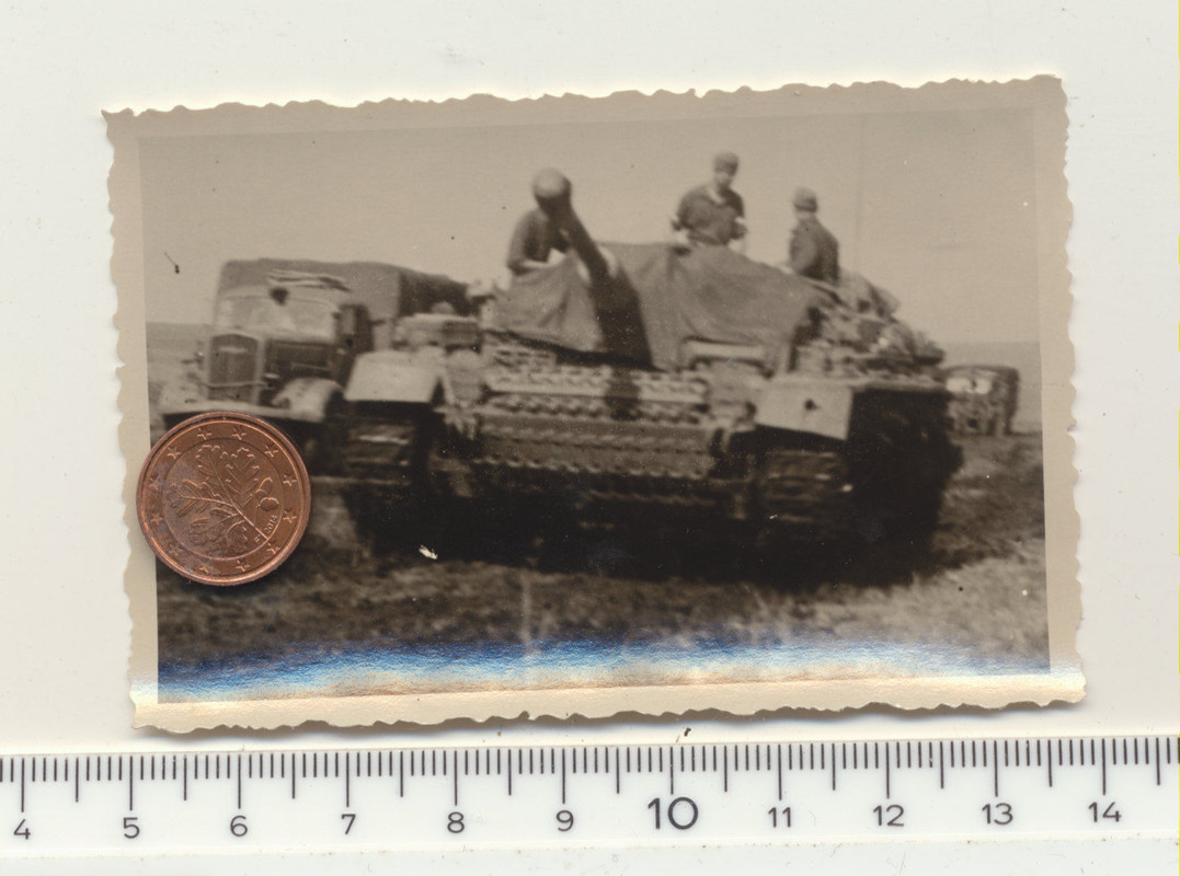 FOTO KAMERADEN MIT STURMGESCHÜTZ