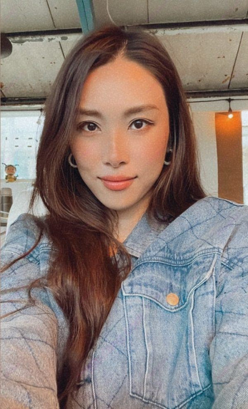 X2台湾 高气质教师下海做网黃 为了钱接受调教，自慰抠逼摸豆豆！ (2)