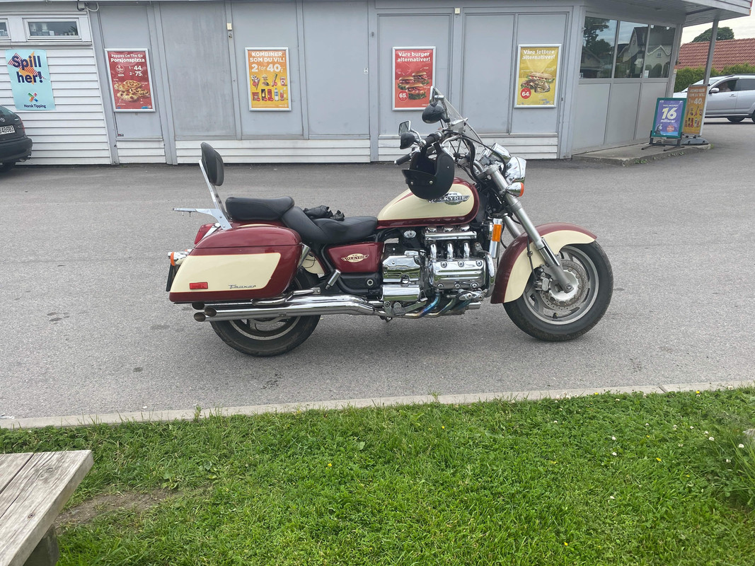 BE3C8D92-EB3B-4A86-8B2A-9FCC9CA81284