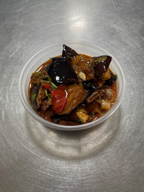 Berenjenas Fritas con Pimientos Rojos