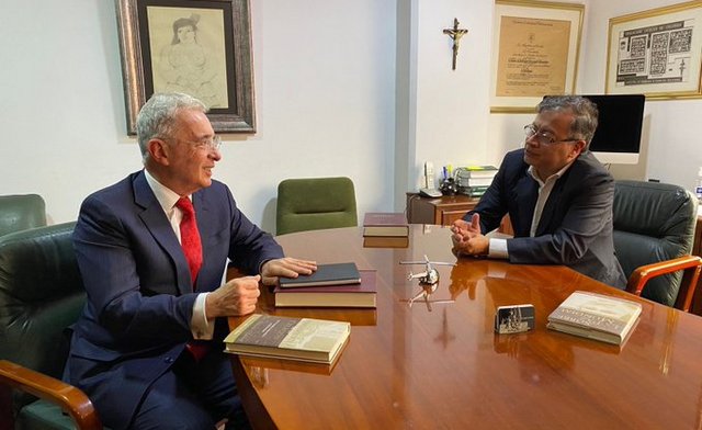 Uribe y Petro Uribe y Petro