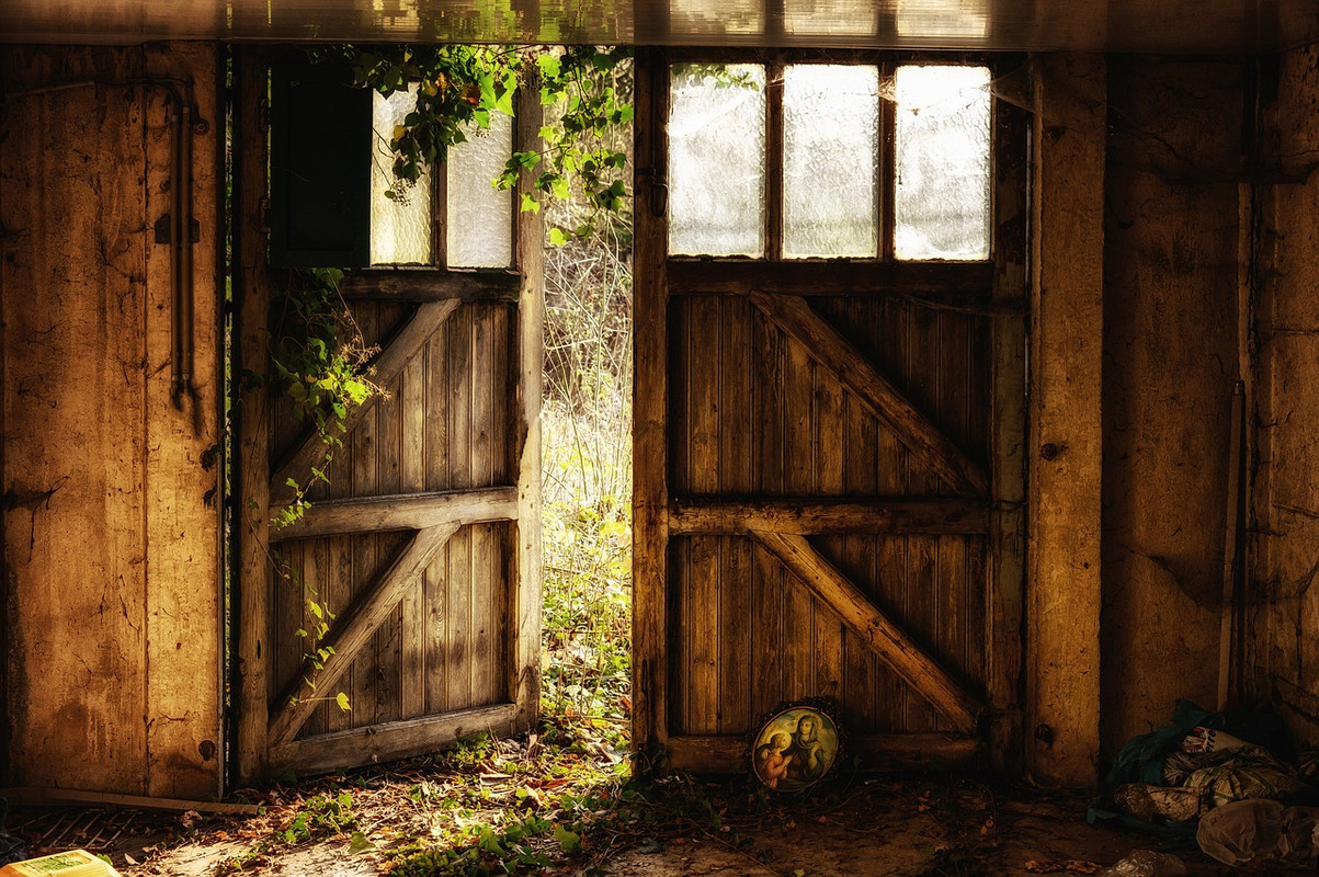 brown-door-4741589-1280.jpg