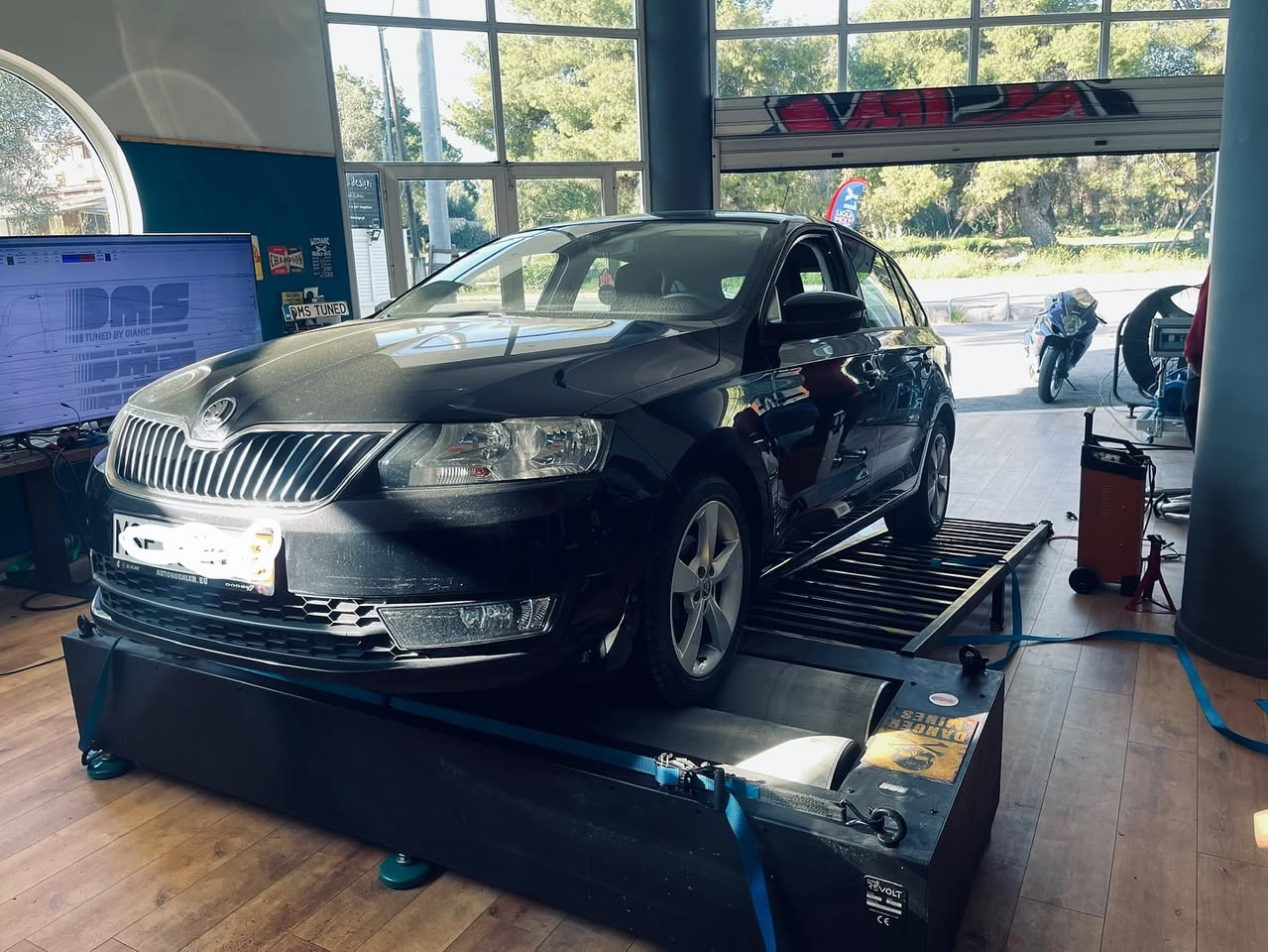 Skoda Rapid engine bay 1.4 TDI