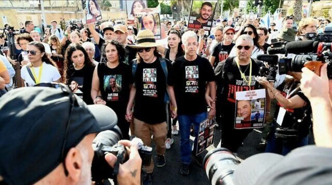 Israelíes marchan a Jerusalén para pedir que liberen a rehenes de Hamás