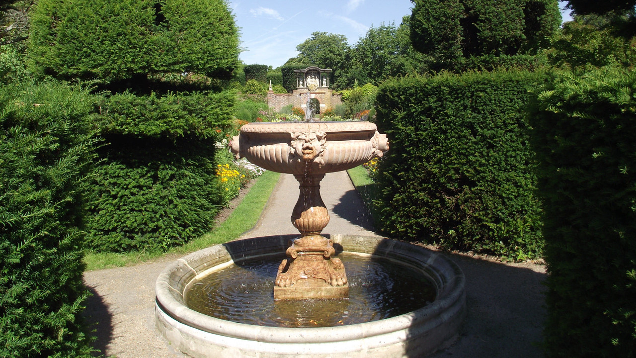 [Image: 2014-07-16-Nymans-03-Wall-Garden-water-feature.jpg]