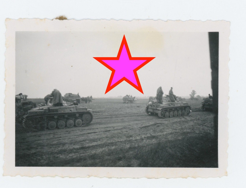 Foto Russland Panzer tank Sturmgeschütz Aufmarsch