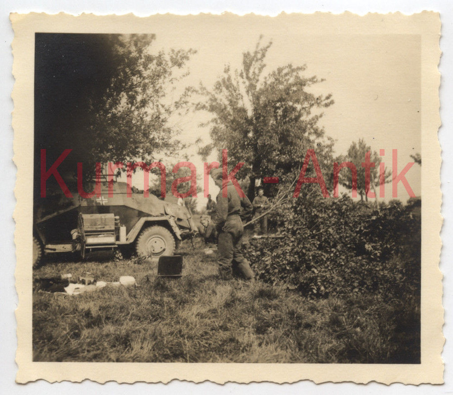 Foto Wehrmacht Frankreich Panzer Spähwagen 222 Front combat