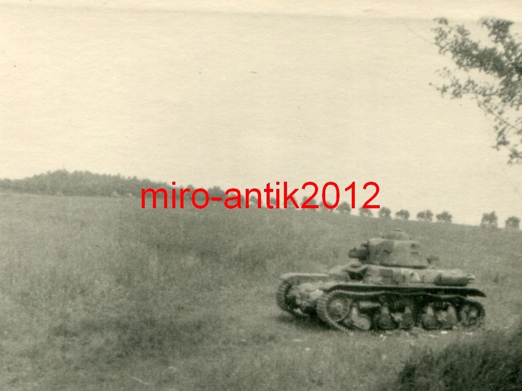 Foto, Wehrmacht, zerstörter Panzer, Hotchkiss, N