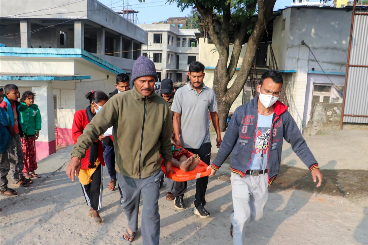 Seis muertos tras fuerte terremoto que sacude Nepal
