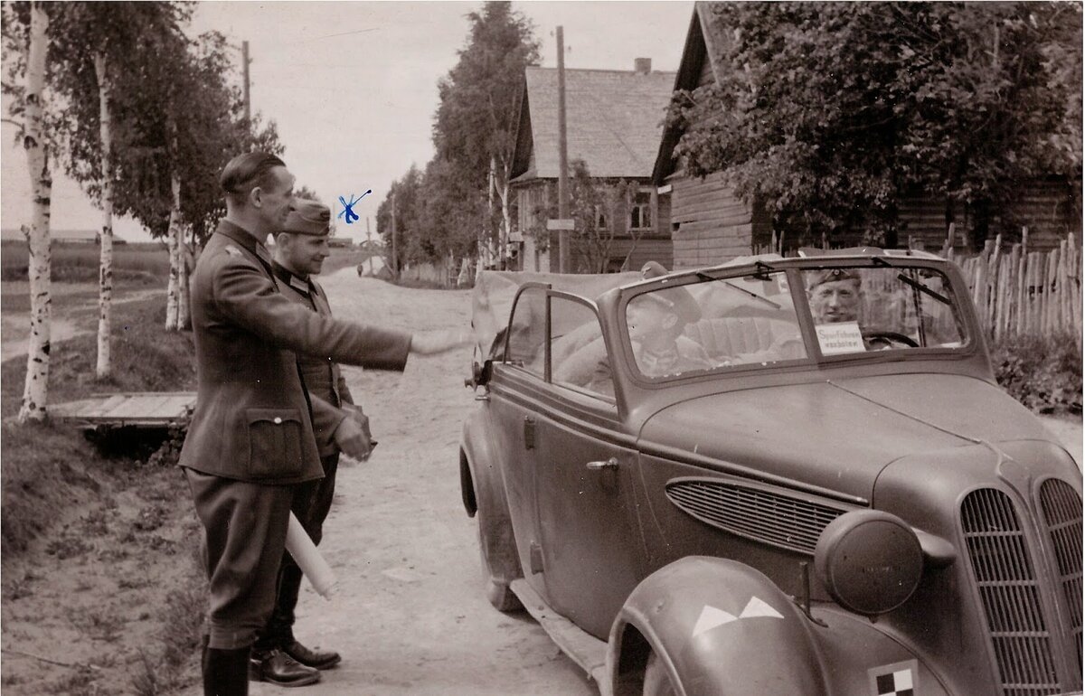 Солдаты Вермахта в деревне Скугры, Псковская область, Россия (1943 год)