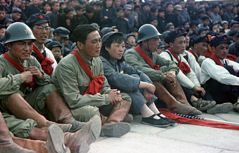 Провозглашение Китайской Народной Республики 1 октября 1949 г. Провозглашение Китайской Народной Республики 1 октября 1949 г. снимке, Владиславович, Владислав, Микоша, серой, куртке, СНИМКОВ, МНОГОМНОГО, КАТОМ, фотокинооператор, советский, случаю, октября, Тяньаньмэ́нь, площади, провозглашение, Китайской, автор, республики, Народной