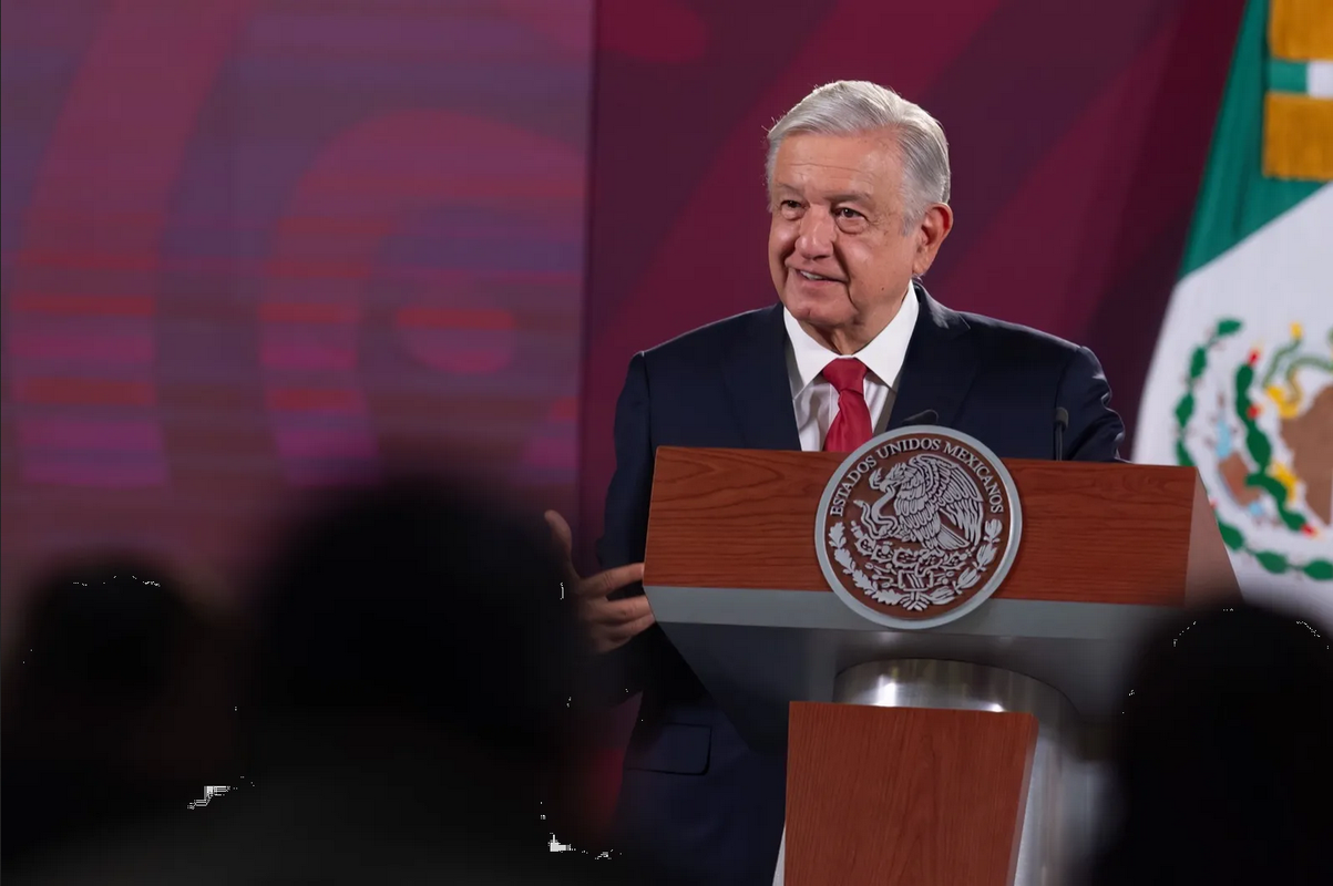 Destapa AMLO al panista Santiago Taboada como el candidato opositor a la CDMX