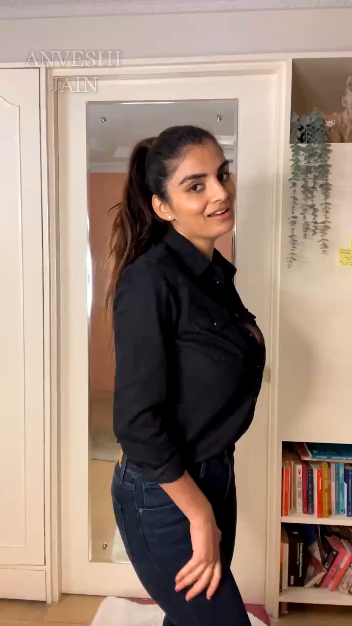 Anveshi Jain live mp4 0009 — Postimages