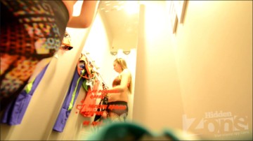 [Image: Voyeur59445100614.jpg]