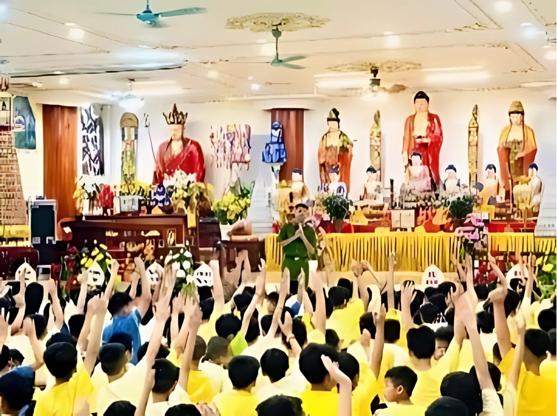 Các học viên tham gia trả lời câu hỏi của Cảnh sát PCCC và CNCH
